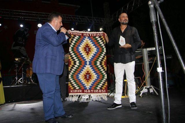 H&uuml;sn&uuml; Şenlendirici Kınık Hasat Festivali&rsquo;nde 3