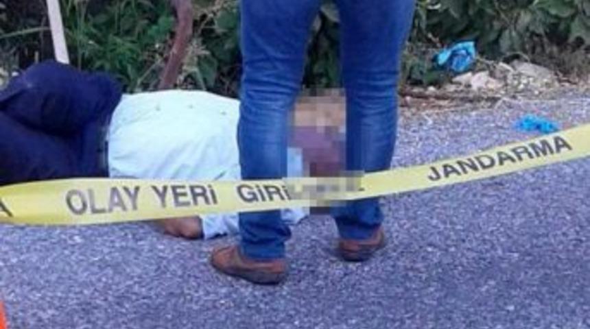 Yol Kenarında &Ouml;l&uuml; Bulundu