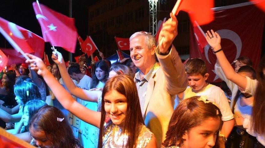 S&ouml;ke&rsquo;de Yaz Okulları Final Gecesi &Ccedil;ocuk Ş&ouml;lenine D&ouml;n&uuml;şt&uuml;