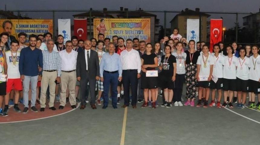 Sokak Basketbolu Turnuvası Sona Erdi
