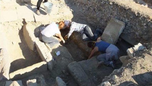 Adramytteion Antik Kenti Kazılarında Tarihi Kilise Kalıntısı Bulundu