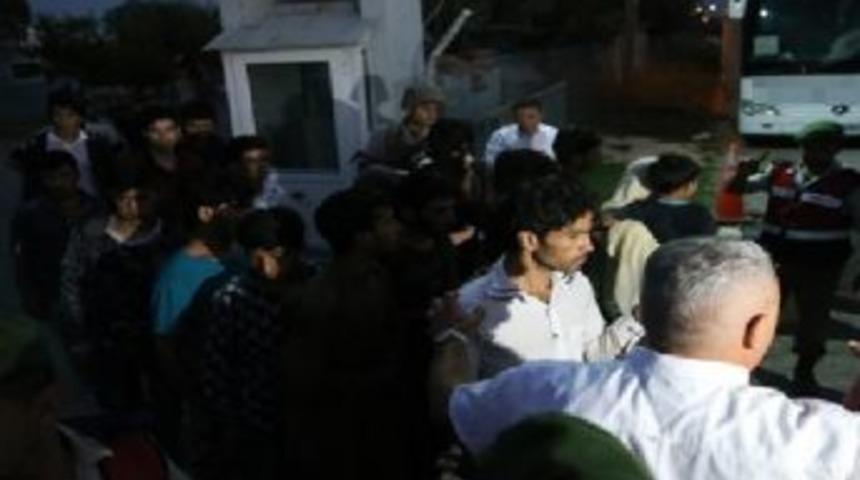 Otobüsten 206 Kaçak Çıktı