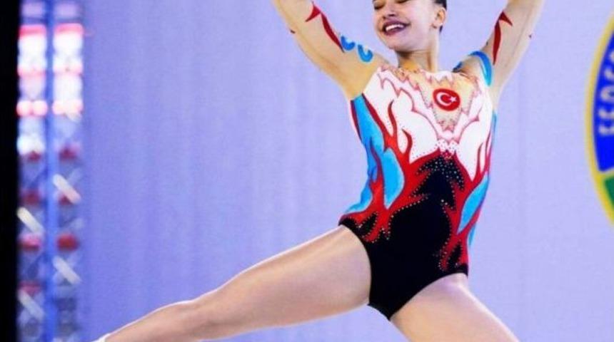 Manisa&rsquo;nın Altın &Ccedil;ocukları Zirveden İnmiyor