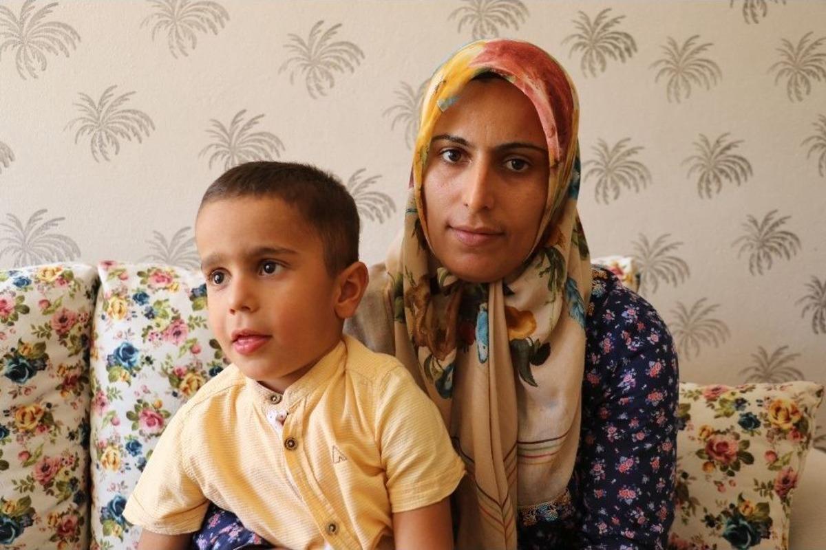 &Ccedil;ocuğunun İşitme Cihazı &Ccedil;alınan Anne: