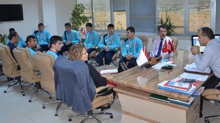 Aile Ve Sosyal Politikalar İl M&uuml;d&uuml;rl&uuml;ğ&uuml; Başarılı &Ouml;ğrencileri &Ouml;d&uuml;llendirdi