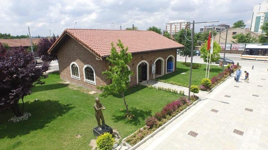 Atila &Ouml;zer Karikat&uuml;rl&uuml; Ev, Eskişehirlilerin Uğrak Noktası Olmaya Devam Ediyor