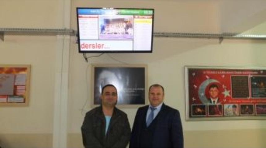 Okula Bilgilendirme Ekranı Konuldu