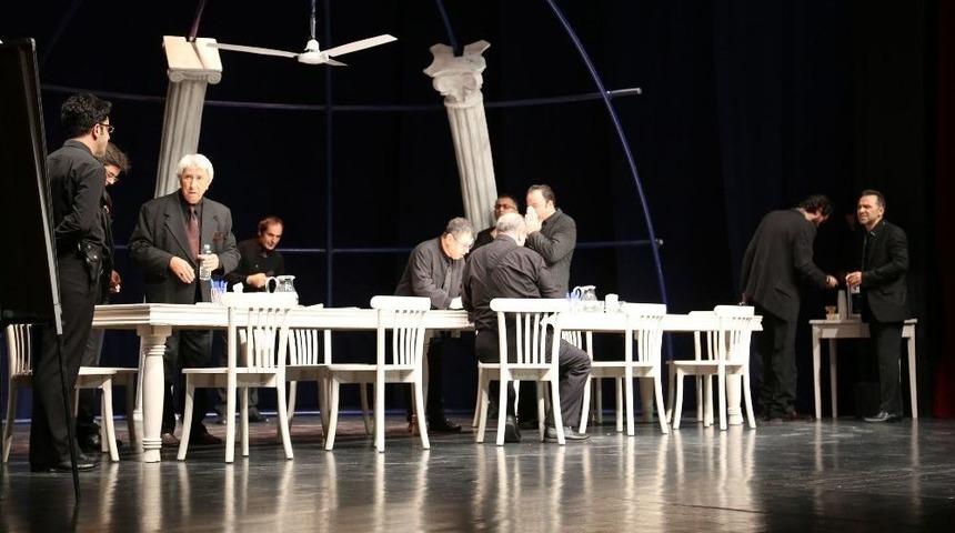 Adana&rsquo;da Tiyatro Ş&ouml;leni