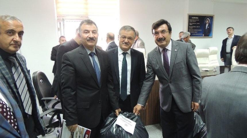 Çorum Ticaret Borsası’ndan 700 Öğrenciye Kaban Yardımı