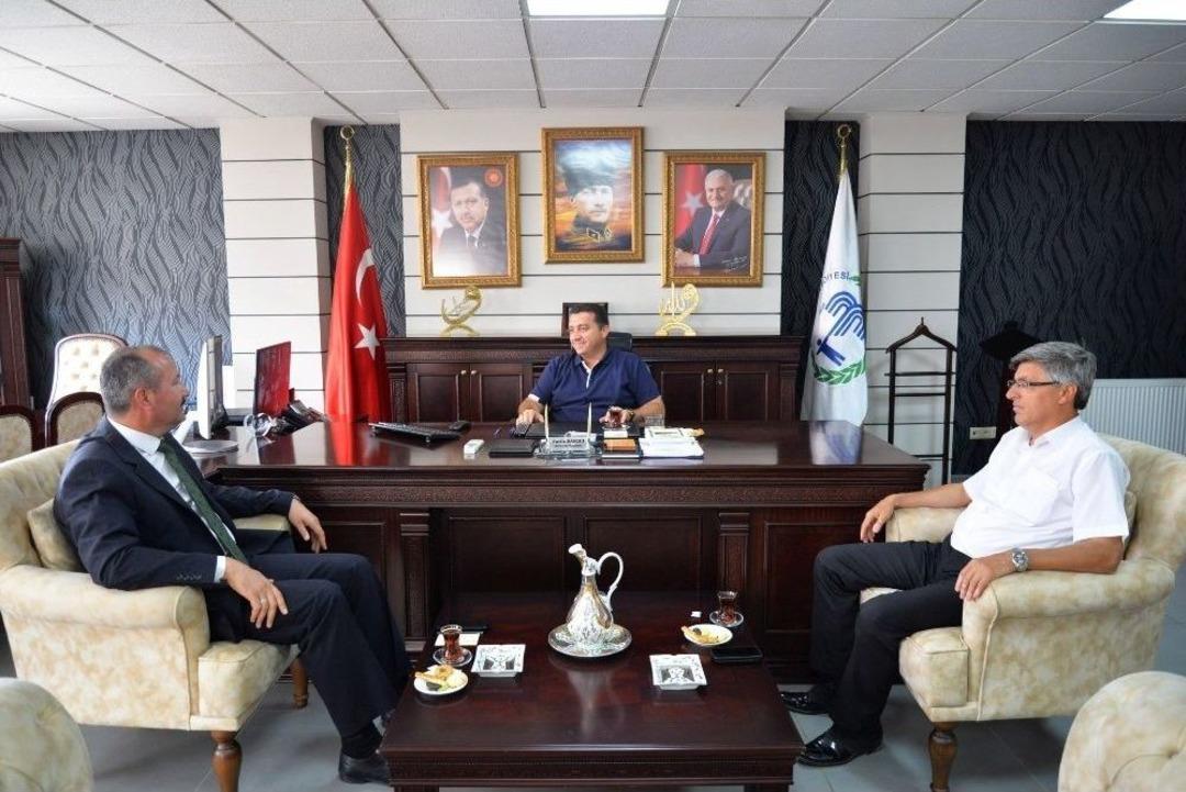 Başkan Bakıcı Makamında Misafirlerini Ağırladı