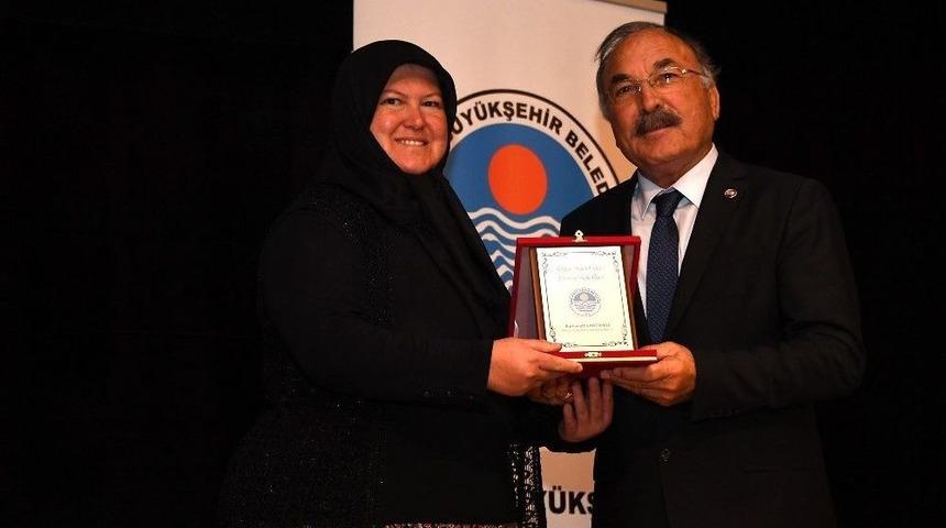 B&uuml;y&uuml;kşehir Belediyesi Kadın &Ccedil;ift&ccedil;ilerin Yanında