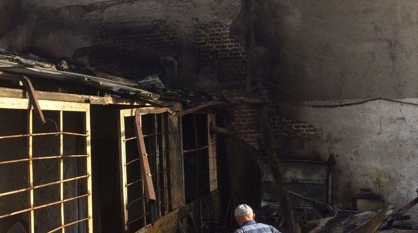 Lpg&rsquo;li Ara&ccedil;tan Sızan Gaz Patlamaya Neden Oldu