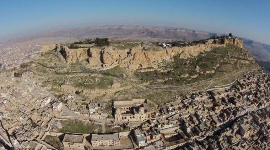 Sivillere Kapalı Mardin Kalesi&rsquo;Nde Arkeolojik Kazı Yeniden Başladı