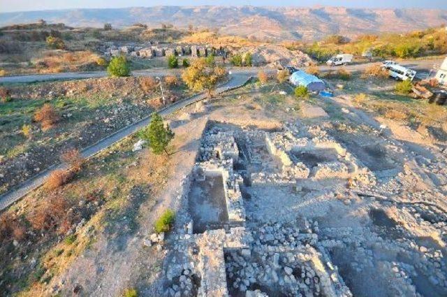 Sivillere Kapalı Mardin Kalesi’Nde Arkeolojik Kazı Yeniden Başladı