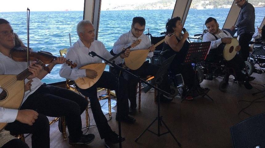 &Uuml;sk&uuml;dar Belediyesinden Engelli Vatandaşlara Boğaz Turu
