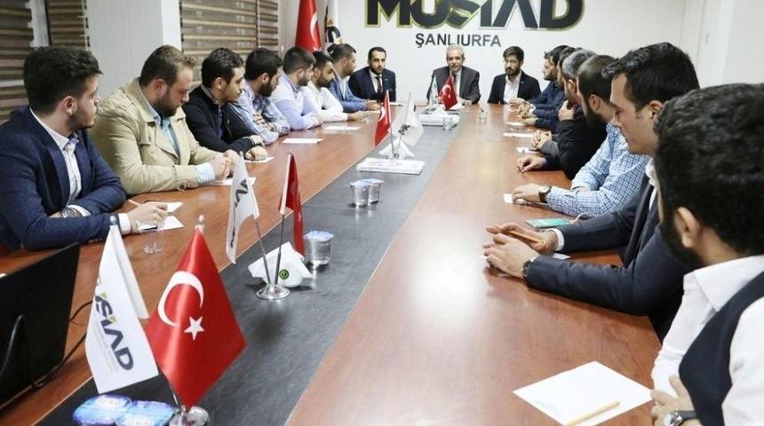 Belediye Başkanı Gen&ccedil;lere Deneyimlerini Aktardı