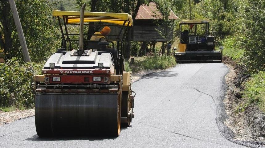 Hanyatak Mahallesi&rsquo;nde Asfalt Serimi Devam Ediyor