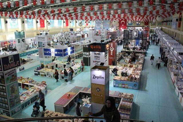 &Ouml;ğrenciler Uluslararası Kitap Fuarına Katıldı 3