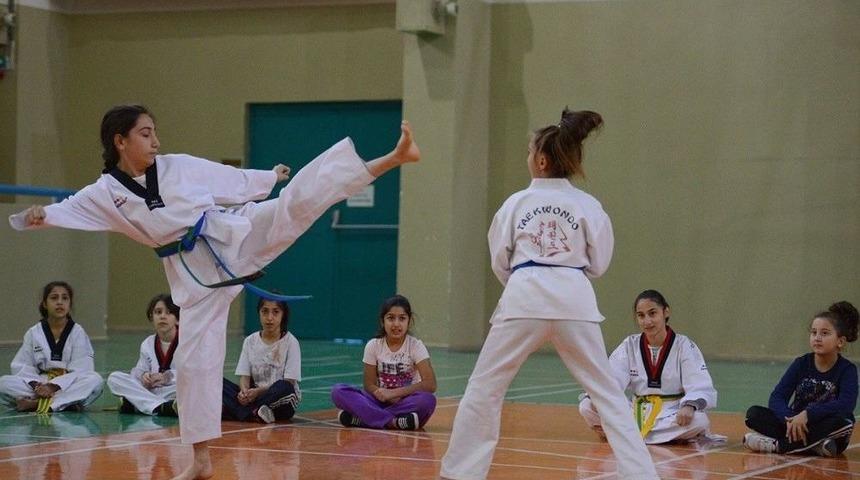 Yıldırımlı &Ccedil;ocuklara &Uuml;cretsiz Teakwondo