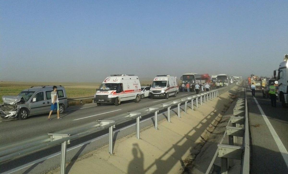 Eskişehir&rsquo;de 12 Aracın Karıştığı Zincirleme Kaza