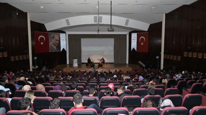 Macar Sanat&ccedil;ı Majda Maria, Er&uuml;&rsquo;de Konser Verdi