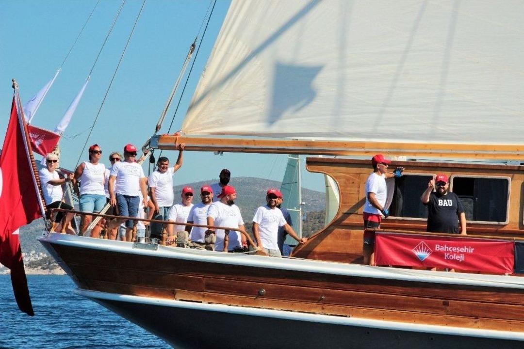 Y&uuml;zlerce Yelkenli Denize A&ccedil;ıldı