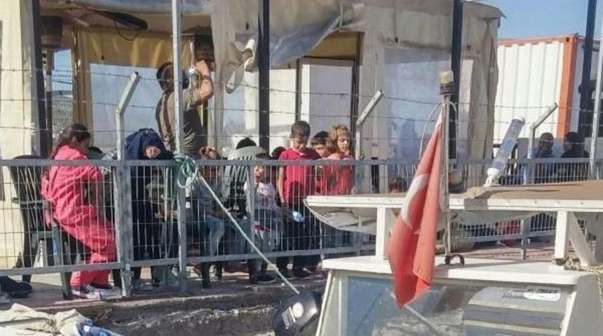 Dikili'de Denizde Ve Karada Toplam 99 Suriyeli Ka&ccedil;ak Yakalandı