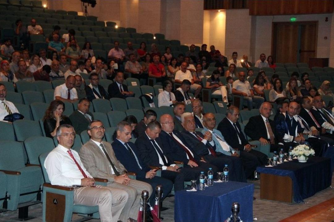 147 Doktor Adayı Beyaz &Ouml;nl&uuml;k Giydi