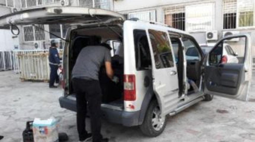 Aracından Uyuşturucu Ve &Ccedil;alıntı Ses Sistemi &Ccedil;ıktı