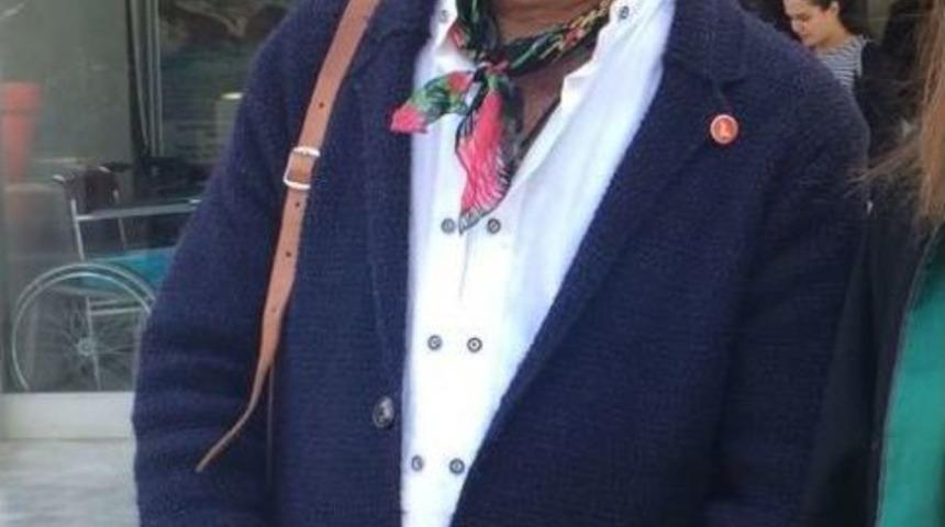 "&ccedil;akal Carlos" B&uuml;st&uuml; Davalık Oldu