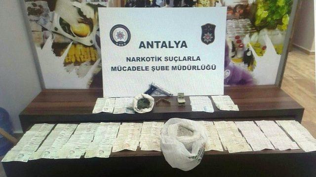 Antalya&rsquo;da Uyuşturucu Operasyonu: 8 G&ouml;zaltı 1