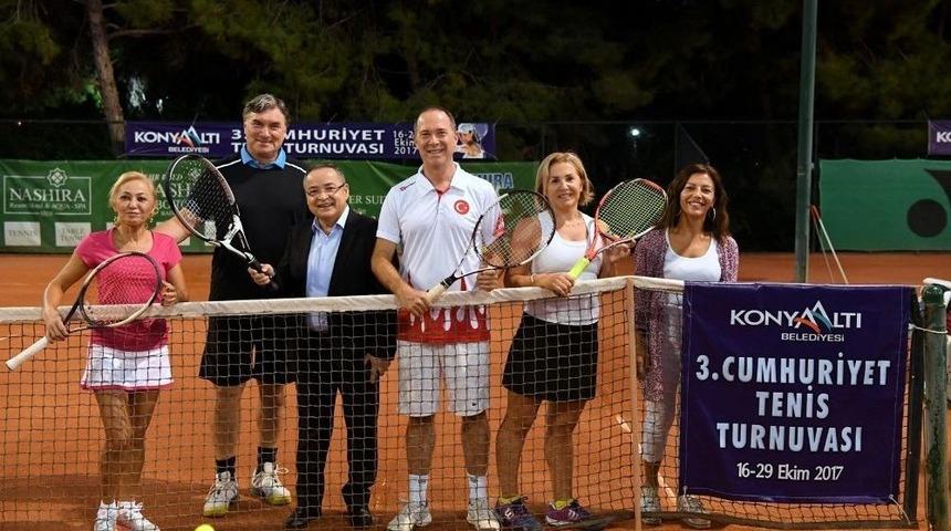 Konyaaltı Belediyesi Tenis Turnuvası Başladı