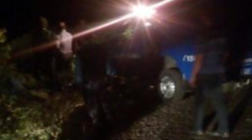 Otomobil U&ccedil;urumdan Yuvarlandı: 4 &Ouml;l&uuml;, 2 Yaralı