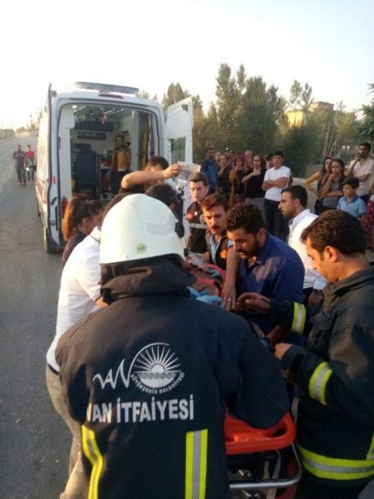 Van’da Trafik Kazası: 4 Yaralı G4