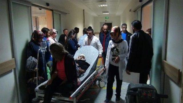 Mevlit Yemeğinden Zehirlenen 40 Kadın, Hastaneye Kaldırıldı