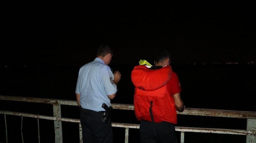 Adana&rsquo;da Acemi Şof&ouml;r Otomobiliyle Sulama Kanalı D&uuml;şt&uuml;: 1 &Ouml;l&uuml; 2 Yaralı