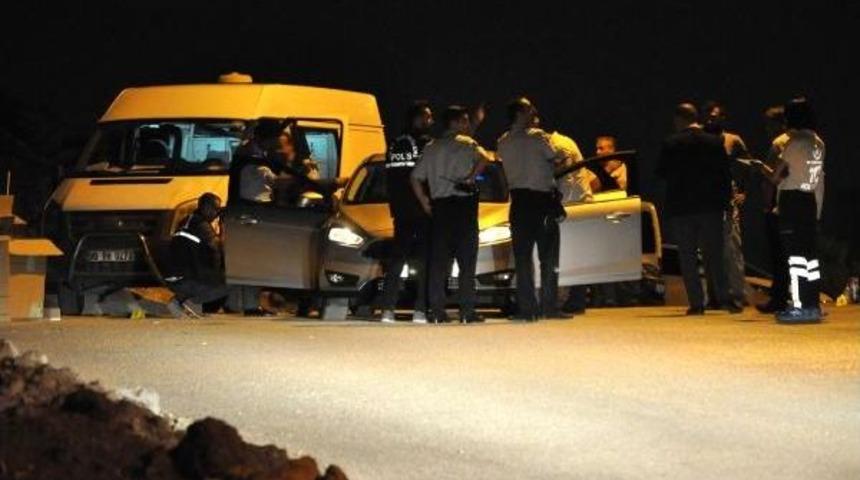 Otomobilin I&ccedil;inde &Ouml;ld&uuml;r&uuml;lm&uuml;ş Halde Bulundu