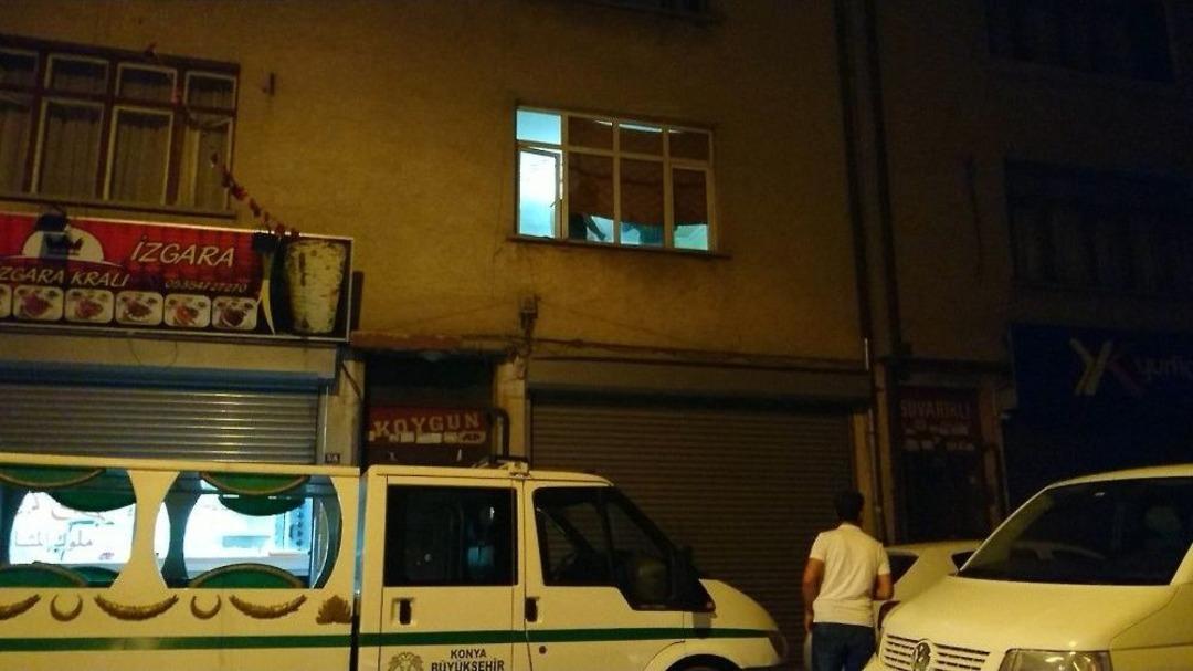 Eşi Ve Eve Gelen Misafirini Bı&ccedil;aklayarak &Ouml;ld&uuml;rd&uuml;