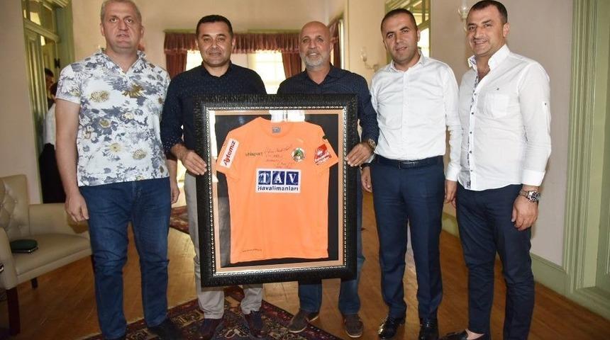 Alanyaspor&rsquo;dan Başkan Y&uuml;cel&rsquo;e Teşekk&uuml;r