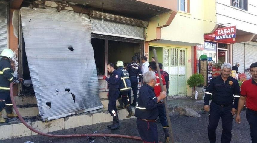 Depoda &Ccedil;ıkan Yangın Eşyaları K&uuml;l Etti