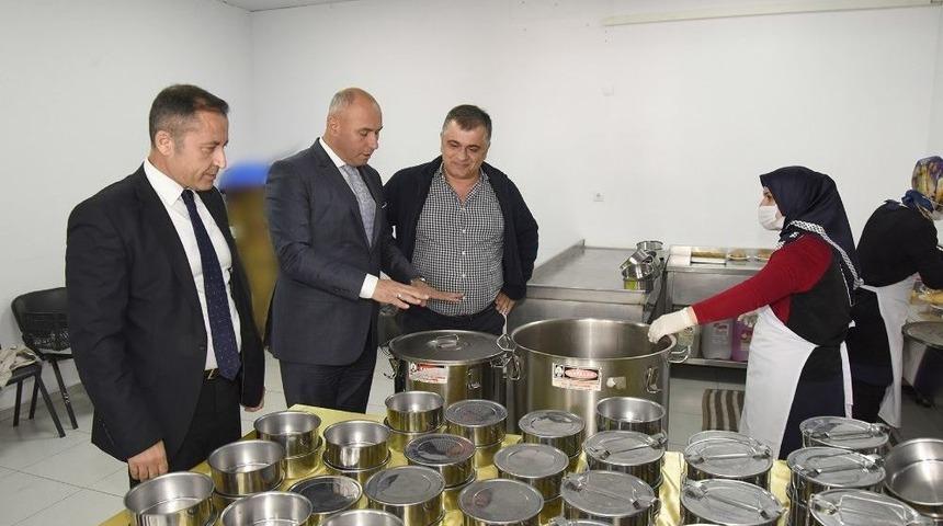 Tekkeköy’den Her Gün 120 Aileye Sıcak Yemek