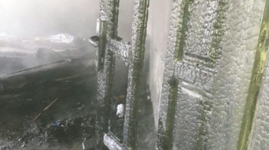 Ağrı’da Çıkan Yangında Ev Kullanılamaz Hale Geldi