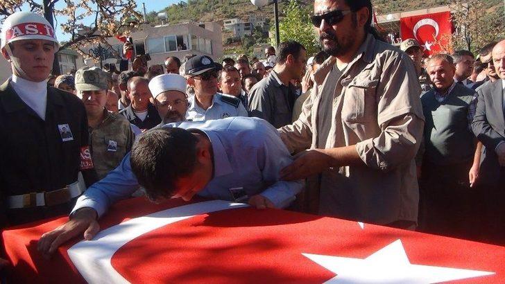 Ailesi Endişelenmesin Diye Görev Yerini Saklayan Şehit Uzman Çavuş Defnedildi G5