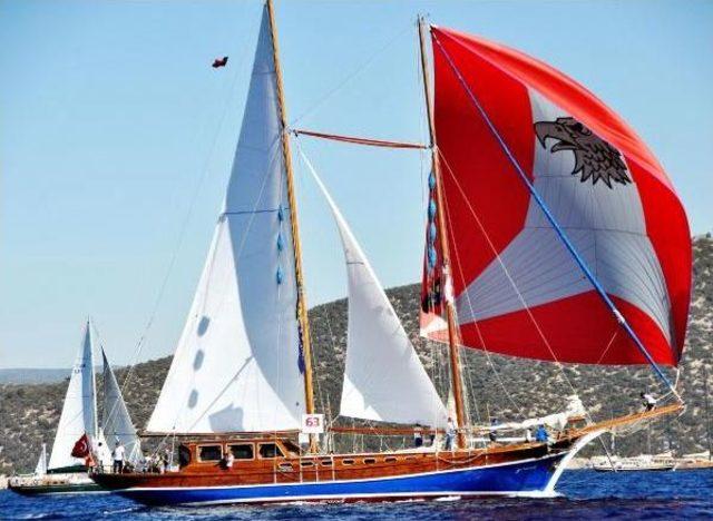 Bodrum'da Yatlar Ege'ye Açıldı