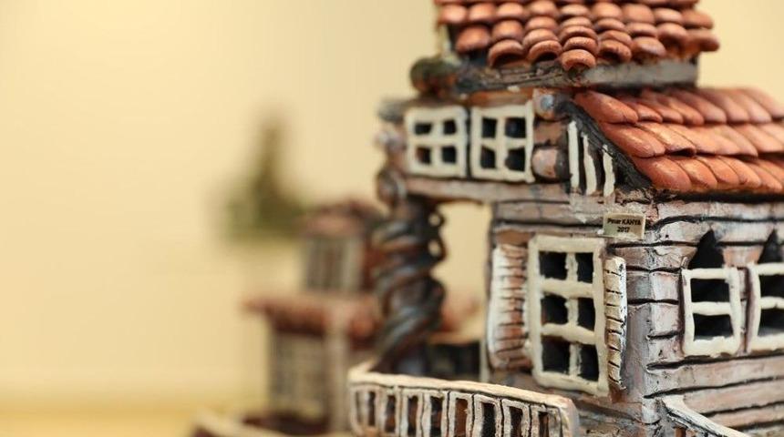 &Uuml;niversite &Ouml;ğrencisinden B&uuml;y&uuml;leyen Seramik Sergisi