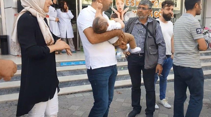 (&ouml;zel Haber) Kucağında Bebeğiyle Kapka&ccedil;a Uğradı