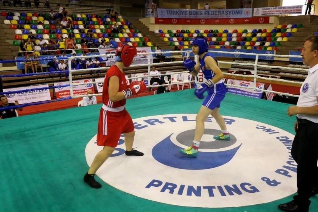 Uluslararası Ahmet C&ouml;mert Boks Turnuvası Başladı