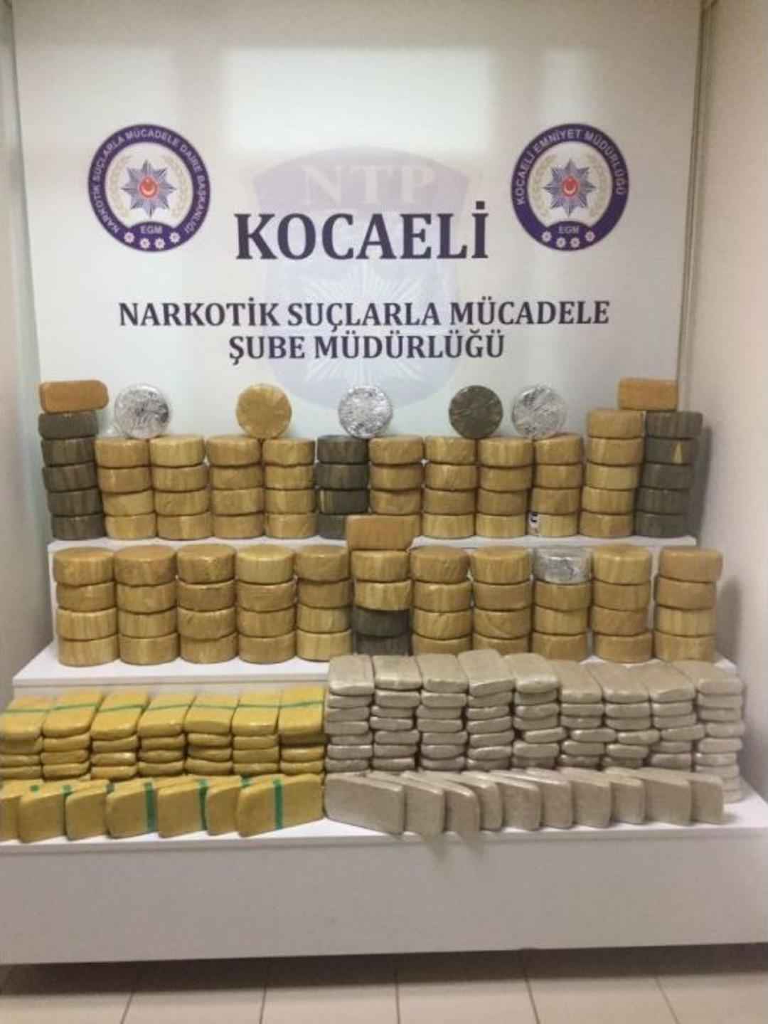 Kocaeli&rsquo;de Hurma Kutularından 184 Kilo Eroin &Ccedil;ıktı