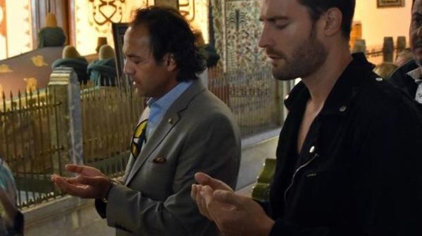 Oyuncu Adam Dormi, Mevlana M&uuml;zesi'ni Ziyaret Etti