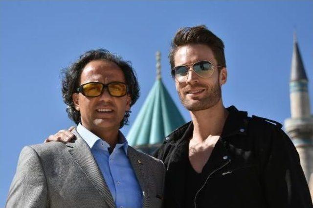 Oyuncu Adam Dormi, Mevlana M&uuml;zesi ni Ziyaret Etti 2